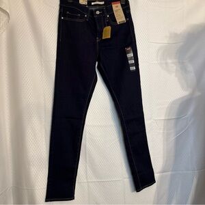 NWT Levi’s 311 shaping skinny jeans in a size 6 medium.
